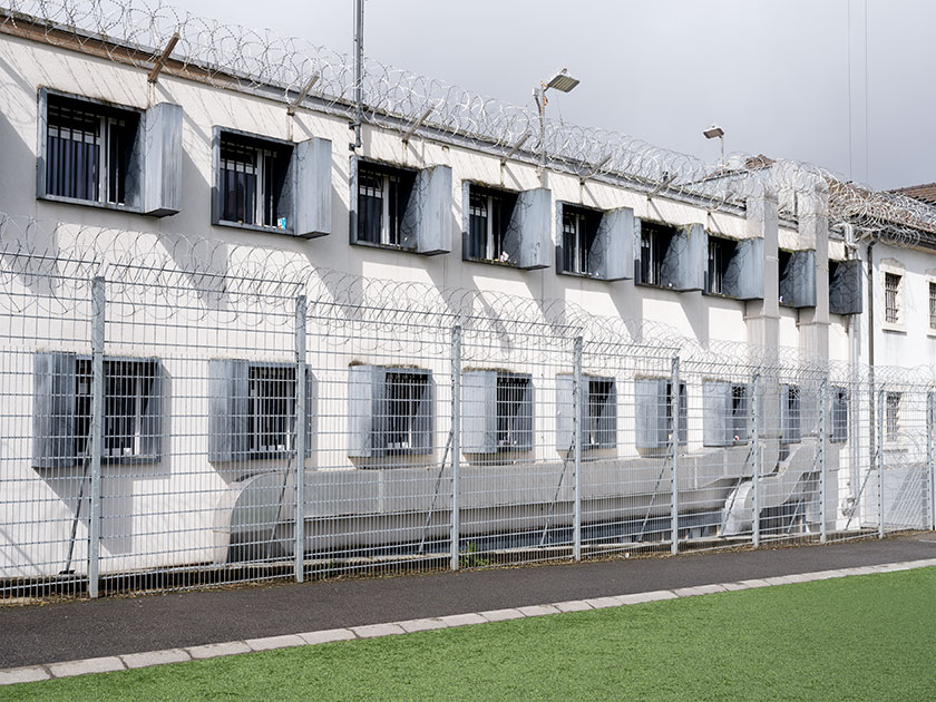 Rasti Laurence - Un mur comme horizon, enquête photographique neuchâteloise avec A, D, G, L, M, N, T, Z